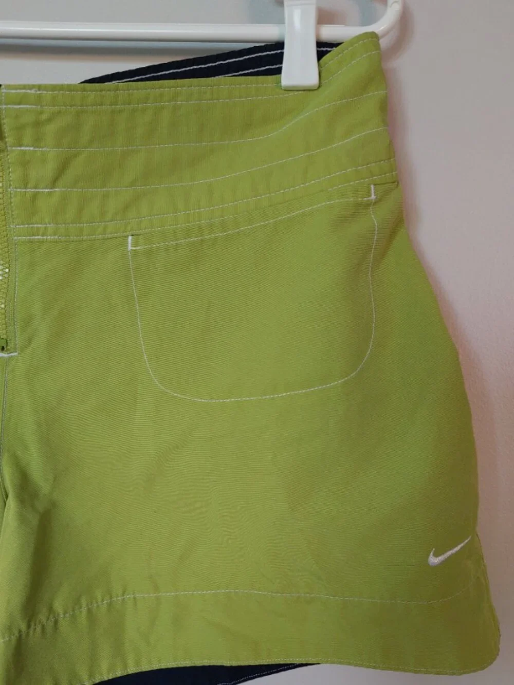Nike Y2K-era athletic shorts Women's M lime green front zipper closure - Picture 2 of 8